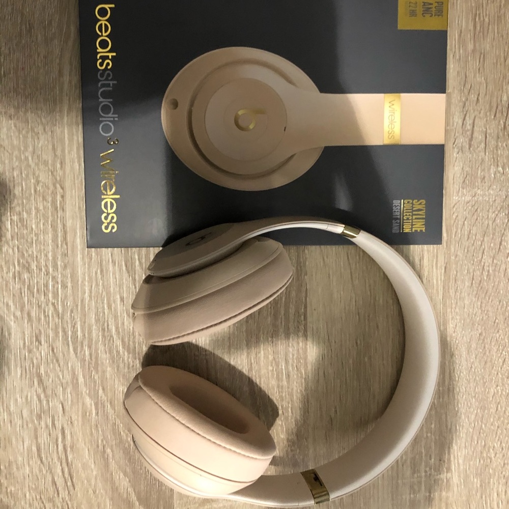Make me an offer🤍 Gold Beats wireless brand new